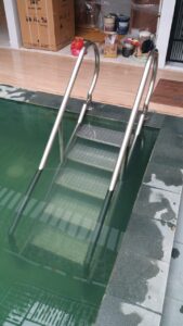 Tangga dan Railing Kolam Renang Custom